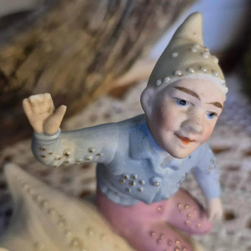Vintage Pastel Porcelain Elf on a Shell Trinket Dish Planter - Picture 13 of 15